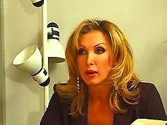 Guy sucks cock of secretary shemale